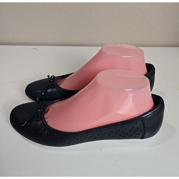 Clarks Collection Gracelin Lea Black Perforated Slip On Ballet Flats Womens SZ 7 - Picture 3 of 10